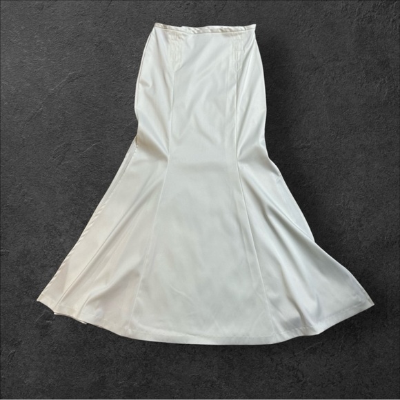 252 - FRENCH LAUNDRY Winter White SKIRT  - Check Measurements - Picture 15 of 15